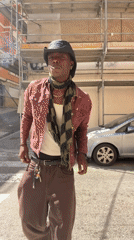 Distinctive-dressed man spotted multiple times across Barcelona Friday morning