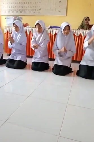 Students perform synchronized dance routine in Keudekrueng, Indonesia