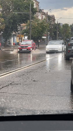 Flooded streets in Kryvyi Rih as cars navigate heavy rain