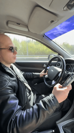 Driver spotted using smartphone while operating vehicle in Russia