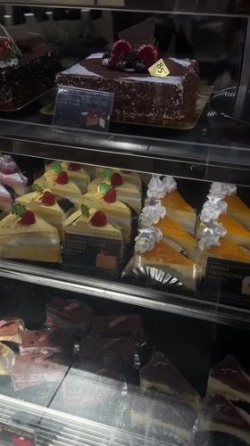 Customer tours 85°C Bakery display cases in Los Angeles