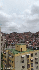 Afternoon scenes from Caracas neighborhoods captured by local witness
