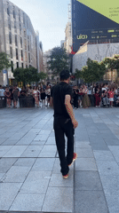 Street performers draw crowds in Barcelona public squares