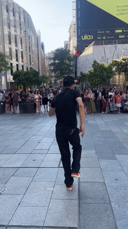 Street performers draw crowds in Barcelona public squares