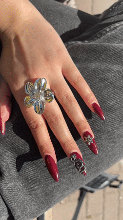 Milan photographer captures and edits rose photos during morning session