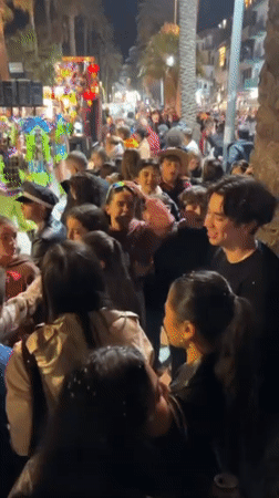 Carnival parade draws crowds to Sitges streets Tuesday night