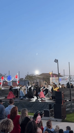 Traditional folk dancers perform evening show in Vila Nova de Gaia