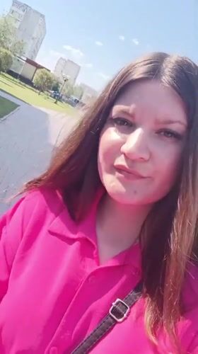 Woman and girl share ice cream, selfies in Tobolsk