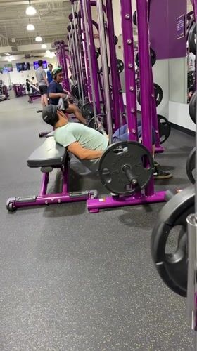 Morning gym workout and plastic clip documented in Puebla