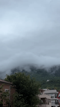 Foggy mountain conditions documented in Montenegro village