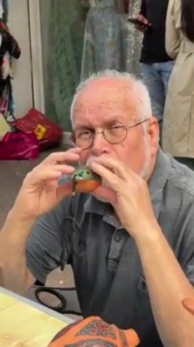 Tel Aviv street life: artisans, performers, cafes documented morning