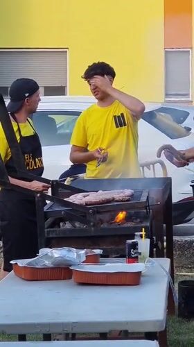 Community barbecue and live music in Sant Joan Les Fonts