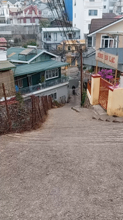 Morning street life documented in hillside Da Lat