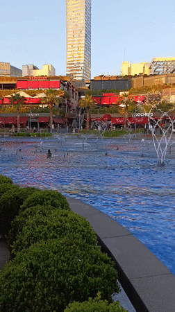 Fountain display draws visitors at Watergarden Istanbul complex