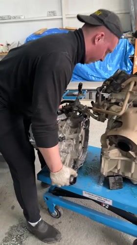 Auto mechanics work routine repairs in Blagoveshchensk shop
