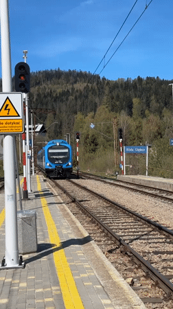Train arrives at Wisła station as passengers gather platform