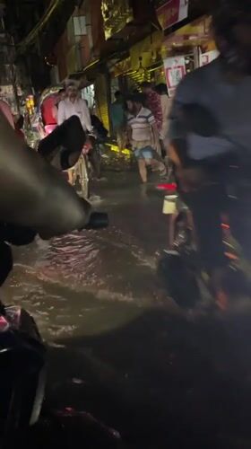 Street flooding disrupts evening traffic in Dhaka market area