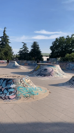Skaters gather at Badia del Vallès park for afternoon session