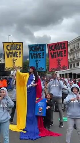 Pro-Chavez rally draws crowds in Caracas amid street activity