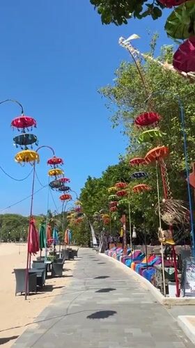 Sunny morning on Kuta Selatan's beachfront promenade, Bali