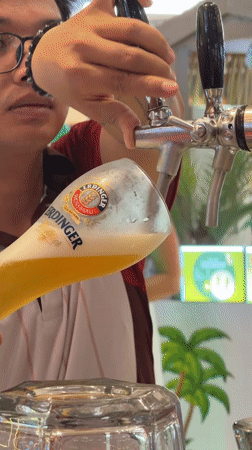 Draft beer being poured at a Ko Samui bar