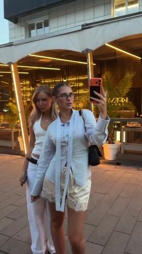 Live music and a selfie outside a Krasnoyarsk café