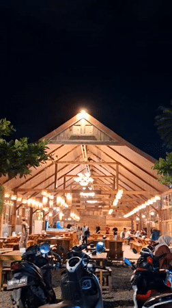 Nighttime dining scene captured at Lhokseumawe restaurant