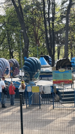 Families enjoy afternoon at Minsk amusement park rides