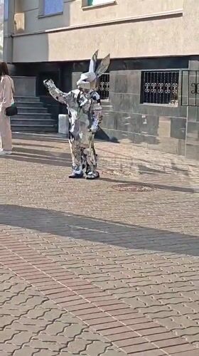 Kazan street life: performers, crowds, and quirky installations