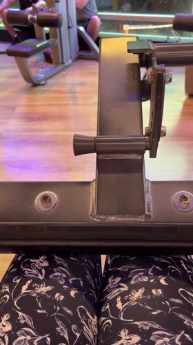 Evening gym session and neighborhood scenes documented in San Isidro