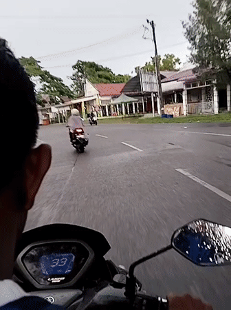 Evening scenes of daily life captured in Lhokseumawe