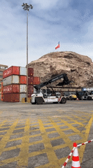 Naval training ship visits Arica port, families tour vessel
