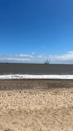 Crane barge RAMBIZ operates in choppy Great Yarmouth waters