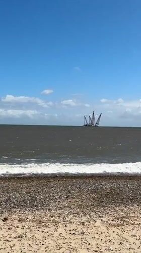 Crane barge RAMBIZ operates in choppy Great Yarmouth waters