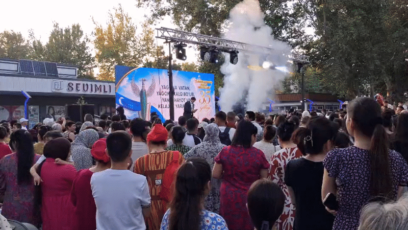 Public celebration and street life across central Chirchik