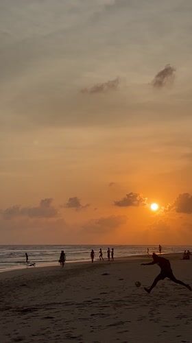 Sunset beach gathering draws families to Sri Lankan coast