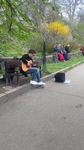 Spring blooms draw visitors to Kyiv park Friday morning