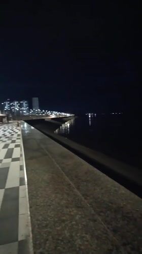 Night stroll through Nizhnevartovsk waterfront park captured on video