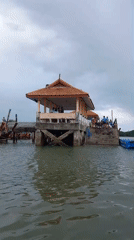 Morning tourist activity captures Ao Nam Mao boat tours