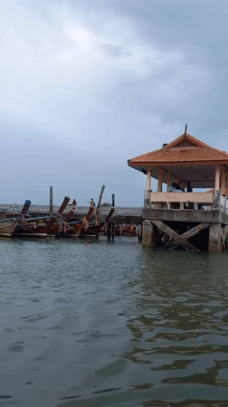 Morning tourist activity captures Ao Nam Mao boat tours