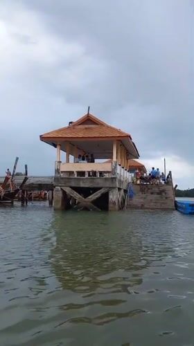 Morning tourist activity captures Ao Nam Mao boat tours