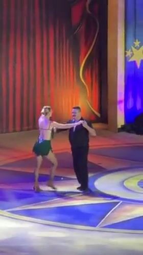 Outdoor circus performance draws crowds in Spanish Canary Islands