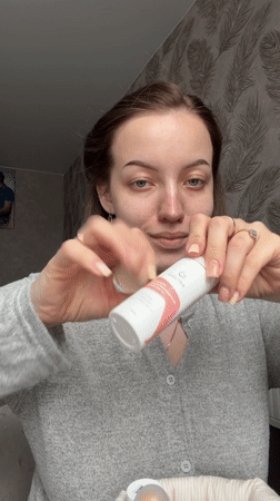 Woman documents complete morning beauty routine in Reshetnikovo, Russia