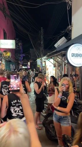 Pub crawl draws crowds to Ko Tao bars