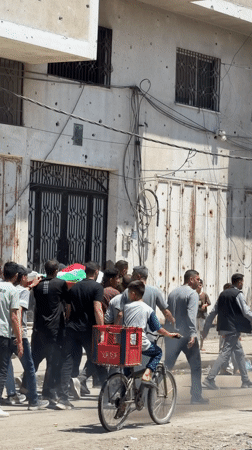 Gaza residents carry flag-draped body in street procession