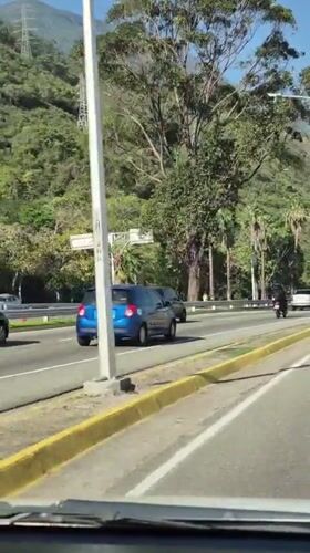Dashboard camera captures routine traffic flow in Caracas