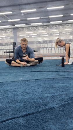 Gym enthusiasts document workouts and selfies in Novosibirsk fitness center