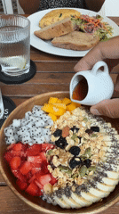 Breakfast café scenes documented in Đà Nẵng, Vietnam