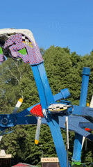 Family enjoys afternoon at Moscow amusement park rides