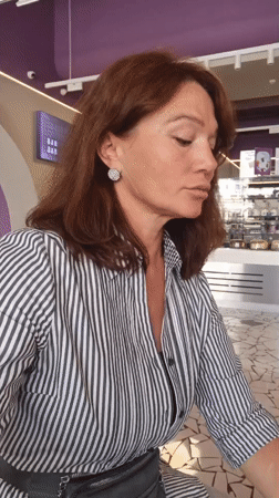 Coffee and selfies at a purple dessert café in Saratov